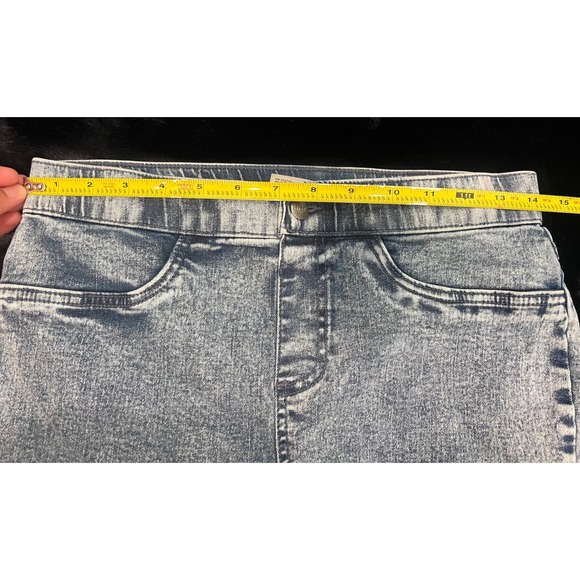 Hue Studio Women's Denim Jeggings‎ Medium Pull-On Acid Wash Distress Hem - Picture 4 of 6